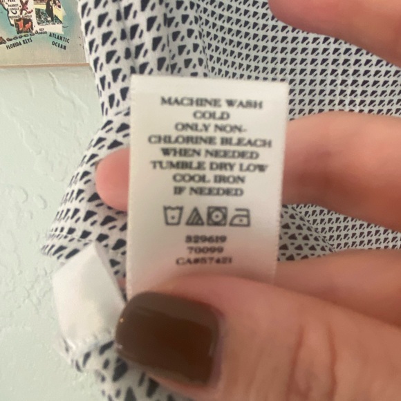 Ann Taylor Blouse - Picture 7 of 8